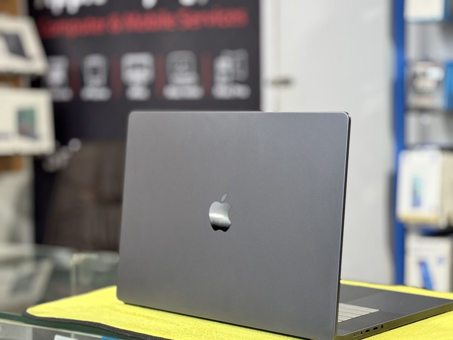 macbook pro 2024 used